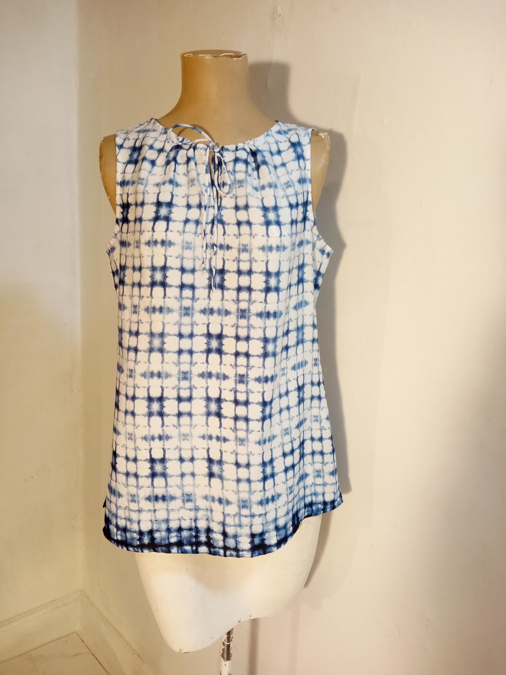 crosby. Blue and White Tie-Dye Grid Sleeveless Tank